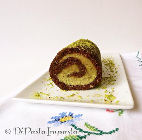 Rotolo di cioccolato e pistacchi senza cottura