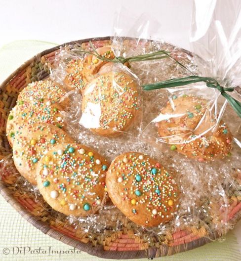 Biscotti Pasquali (aceddu cu’ l’ova) della tradizione catanese