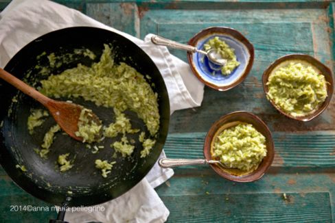 Riso aromatico con piselli mangiatutto e zenzero, mantecato all'arancio e pistacchio: per raccontarvi un po' di storia del riso e per togliermi qualche sassolino