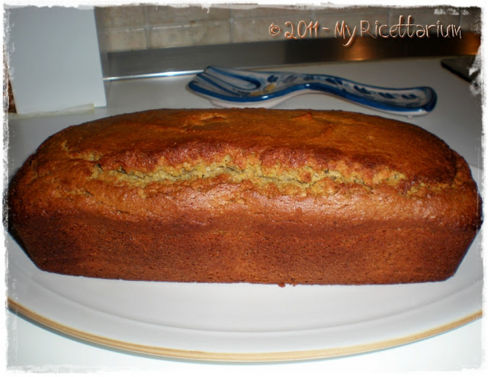 Plumcake allo yogurt greco, pistacchi e liquore al cioccolato