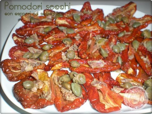 Pomodori secchi con capperi ed acciughe