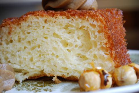 Babà al lievito madre con crema chantilly al caffè e pralinato per l'MTChallenge di maggio