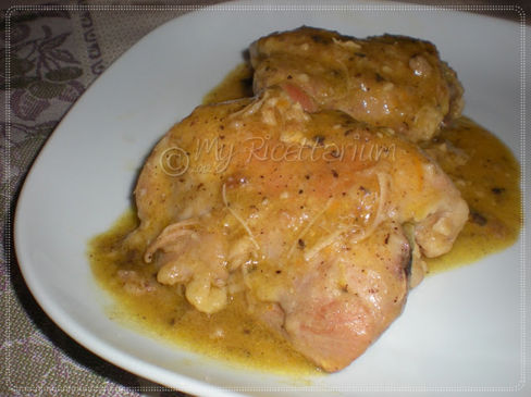 Cosce di pollo con salsa di arancia e mandorle