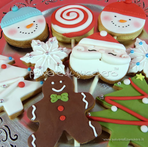 Ricetta Gingerbread (pan di zenzero) e biscotti di Natale decorati con pasta di zucchero e ghiaccia