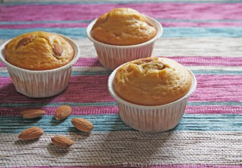 Muffins con mandorle e fiordifrutta alle albicocche RdA / Almonds muffins with RdA apricot jam