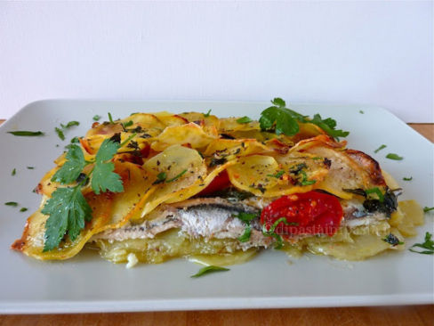 Tortino di alici con pomodorini e patate