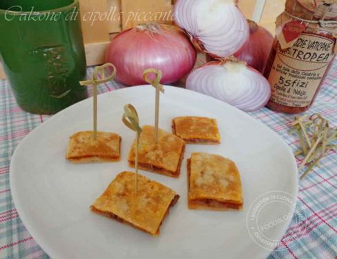 CALZONE DI CIPOLLA PICCANTE - VARIAZIONE SUL TEMA
