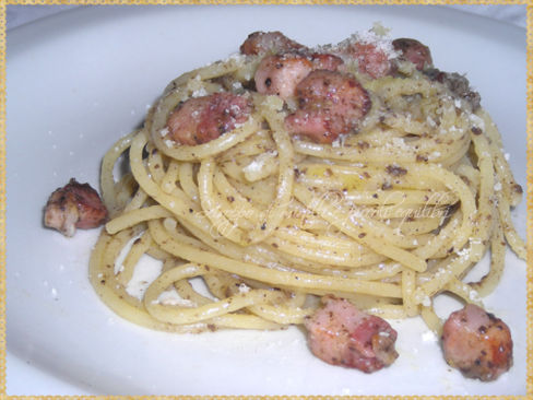 Spaghetti con pancetta e salsa di tartufo nero