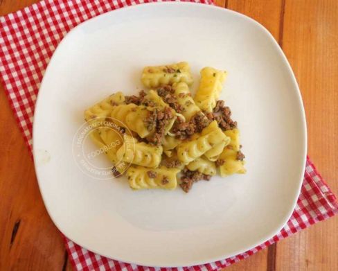 FESTONATI CON PASTA DI SALSICCIA E PESTO