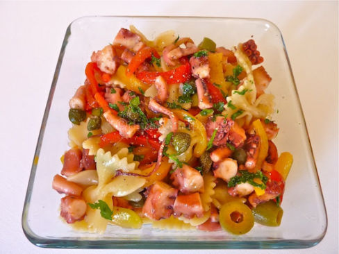 Insalata di pasta con polpo e peperoni