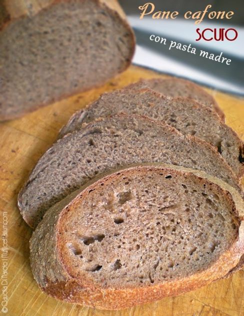 Pane cafone "nero" con lievito madre