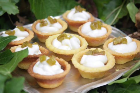 Tartellette con marmellata al bergamotto, ricotta di bufala e rabarbaro e piccola analisi sulla sottoscritta!