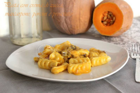 PASTA CON CREMA DI ZUCCA, MASCARPONE, PORCINI E PROSCIUTTO