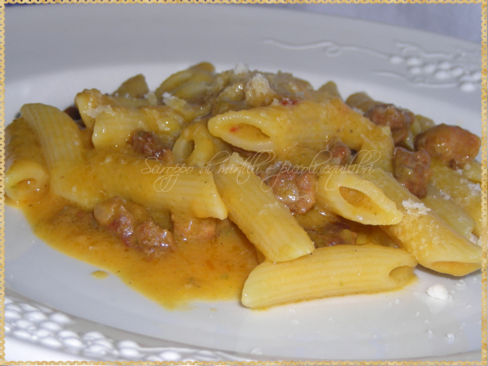 Penne con crema di zucca e luganega di suino