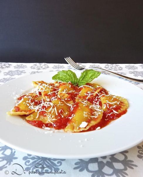 Ravioli di melanzane con pasta sfoglia di semola senza uova