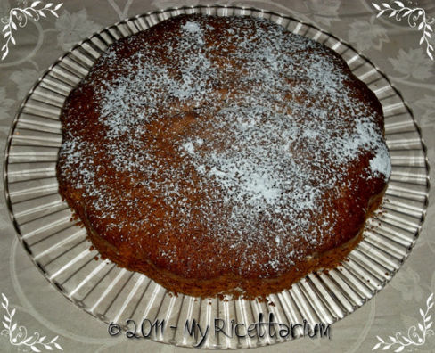 Torta con pesche, amaretti e cacao