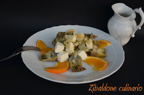Insalata tiepida di carciofi e feta con vinaigrette all'arancia
