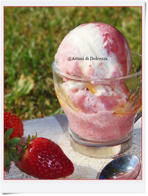 GELATO VARIEGATO ALLA FRAGOLA