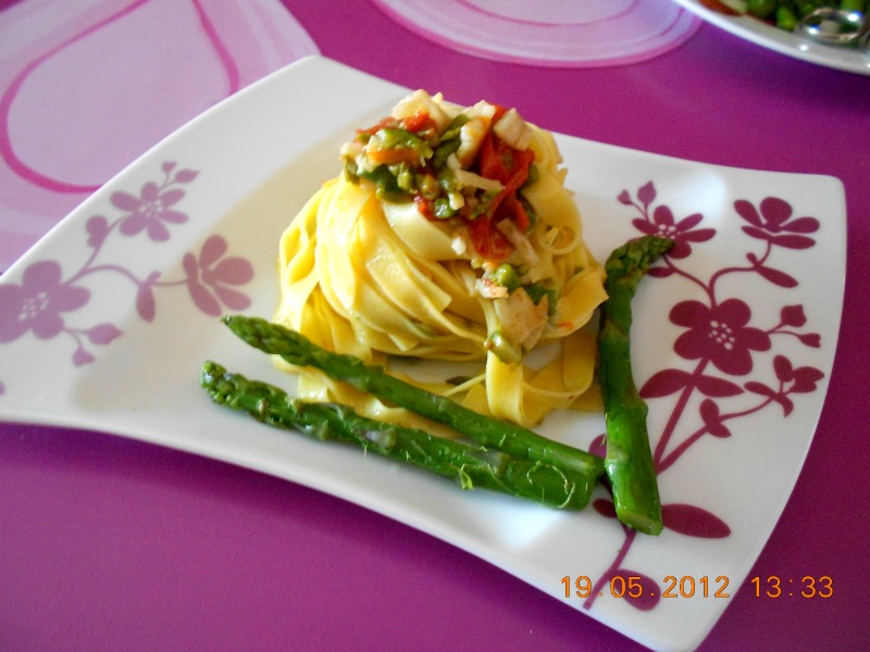 FETTUCCINE CON ASPARAGI E POLPA DI GRANCHIO DI CARMEN