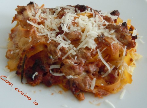 Nidi di tagliatelle al ragù