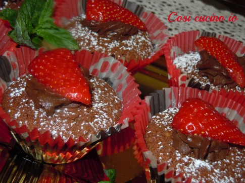 Muffins al cioccolato e fragole