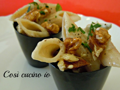 Penne integrali gorgonzola e noci  (versione finger food)