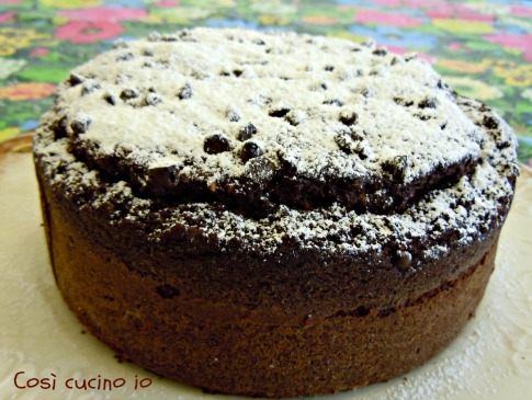 Torta di cioccolato con le zucchine (ricetta senza uova e senza latte)