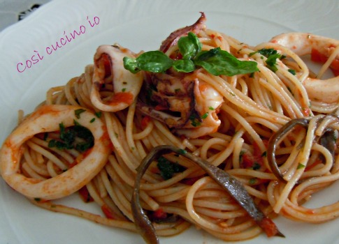 Spaghetti calamari e melanzane, ricetta estiva