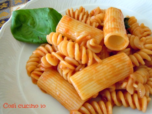 Pasta mista al pomodoro, ricetta di riciclo