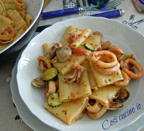 Paccheri vongole calamari e zucchine, ricetta primi piatti