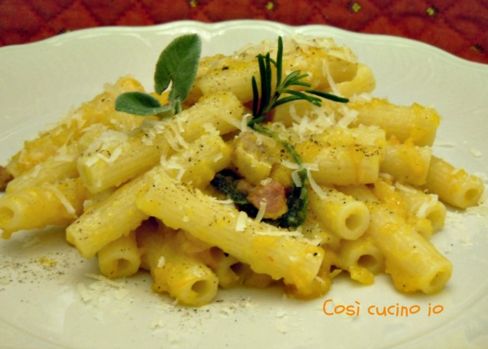 Sedani zucca pancetta e montasio, ricetta primi piatti