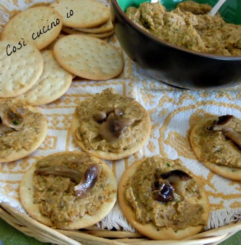 Crostini con salsa di funghi, ricetta di stagione