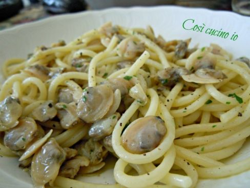 Spaghetti alle vongole (spaghetti coe cape)