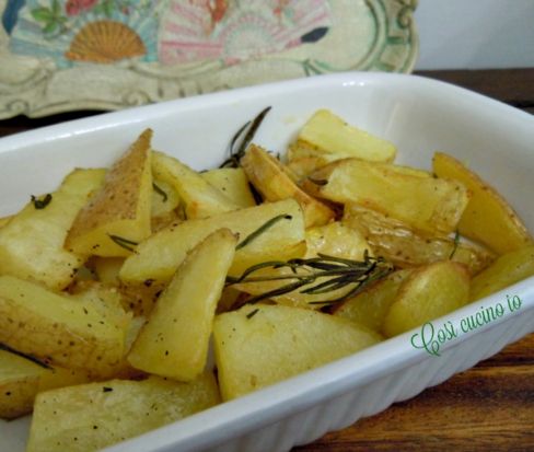 Patate novelle con la buccia al forno