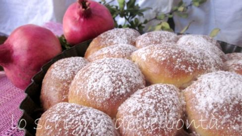 I BUCHTELN, DOLCETTI SOFFICI DI PASTA LIEVITATA