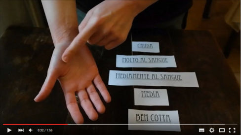 Videotutorial – Come riconoscere la cottura della carne usando le mani