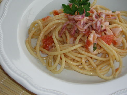 Spaghetti con calamaretti ricetta veloce