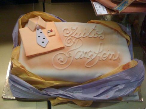 Torta con camicia e cravatta