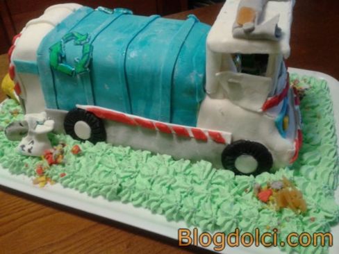 Torta di compleanno: il compattatore