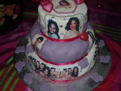 Torta compleanno con Violetta