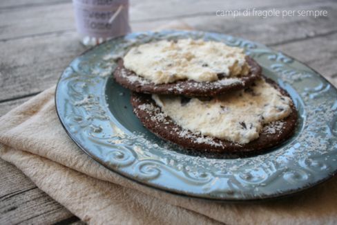 Piadina al cocco e cacao con crema di ricotta