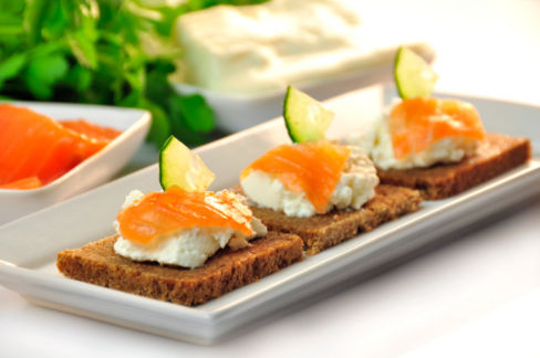 Canapè al salmone affumicato e ricotta