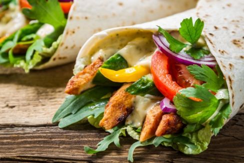 Piadina con pollo e verdure