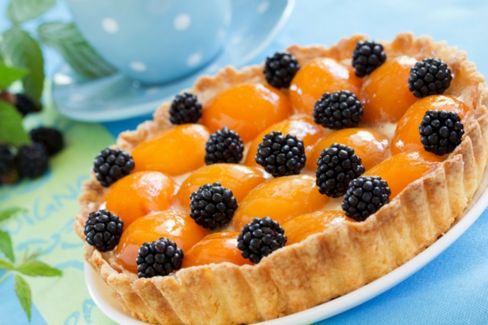 Crostata con pesche e crema alle mandorle