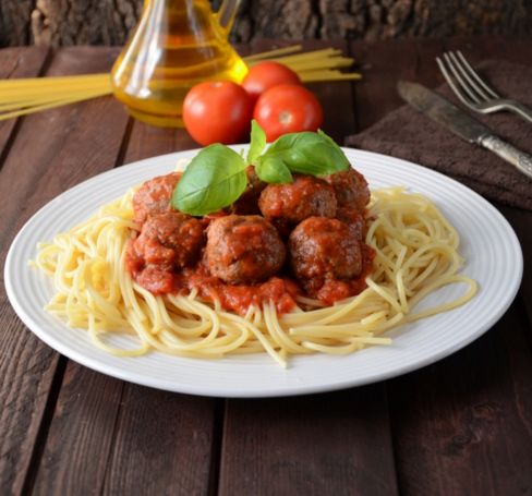 Spaghetti con le polpettine e melanzane fritte