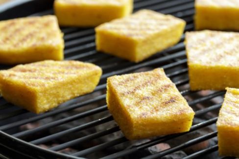 Polenta grigliata con funghi e timo