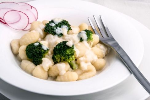 Gnocchi di ricotta con crema di broccolo romano