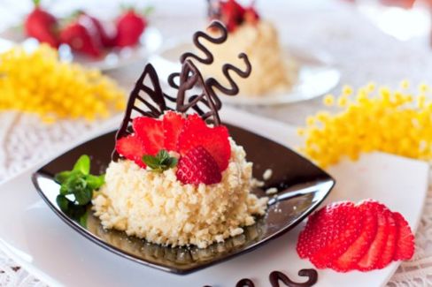 Torta mimosa alle fragole per la Festa della donna