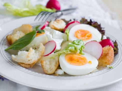 Insalata di uova e ravanelli per Pasqua