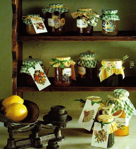 Personalizziamo i barattoli delle marmellate, delle salse e delle conserve fatte in casa...